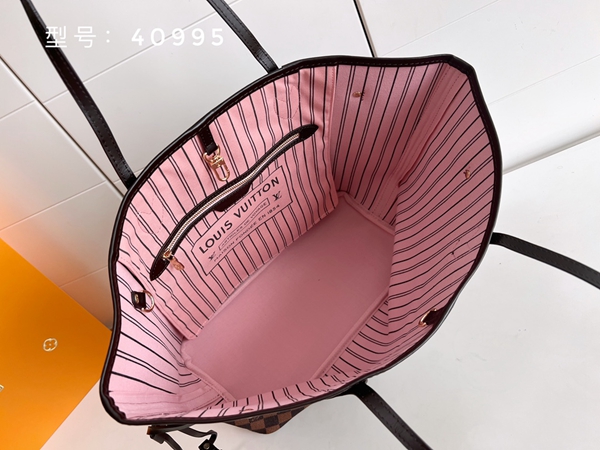 ルイヴィトンバッグ着用イメージ